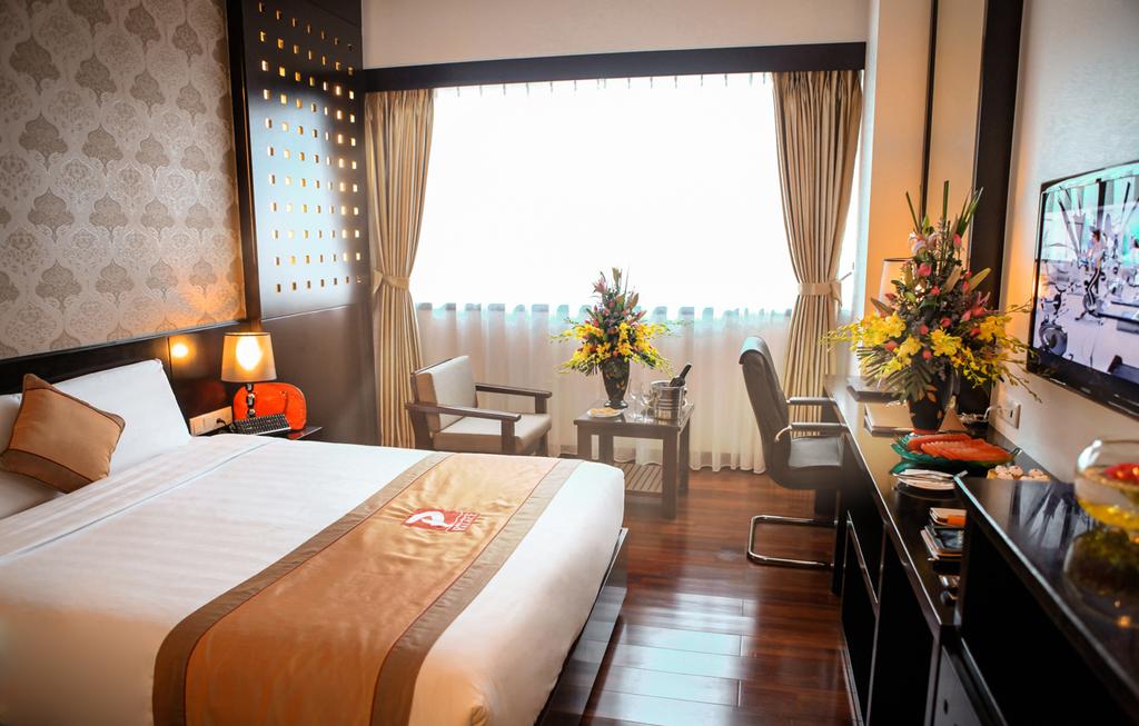10 khách sạn tốt nhất tại bãi cháy: Halong palace Hotel 